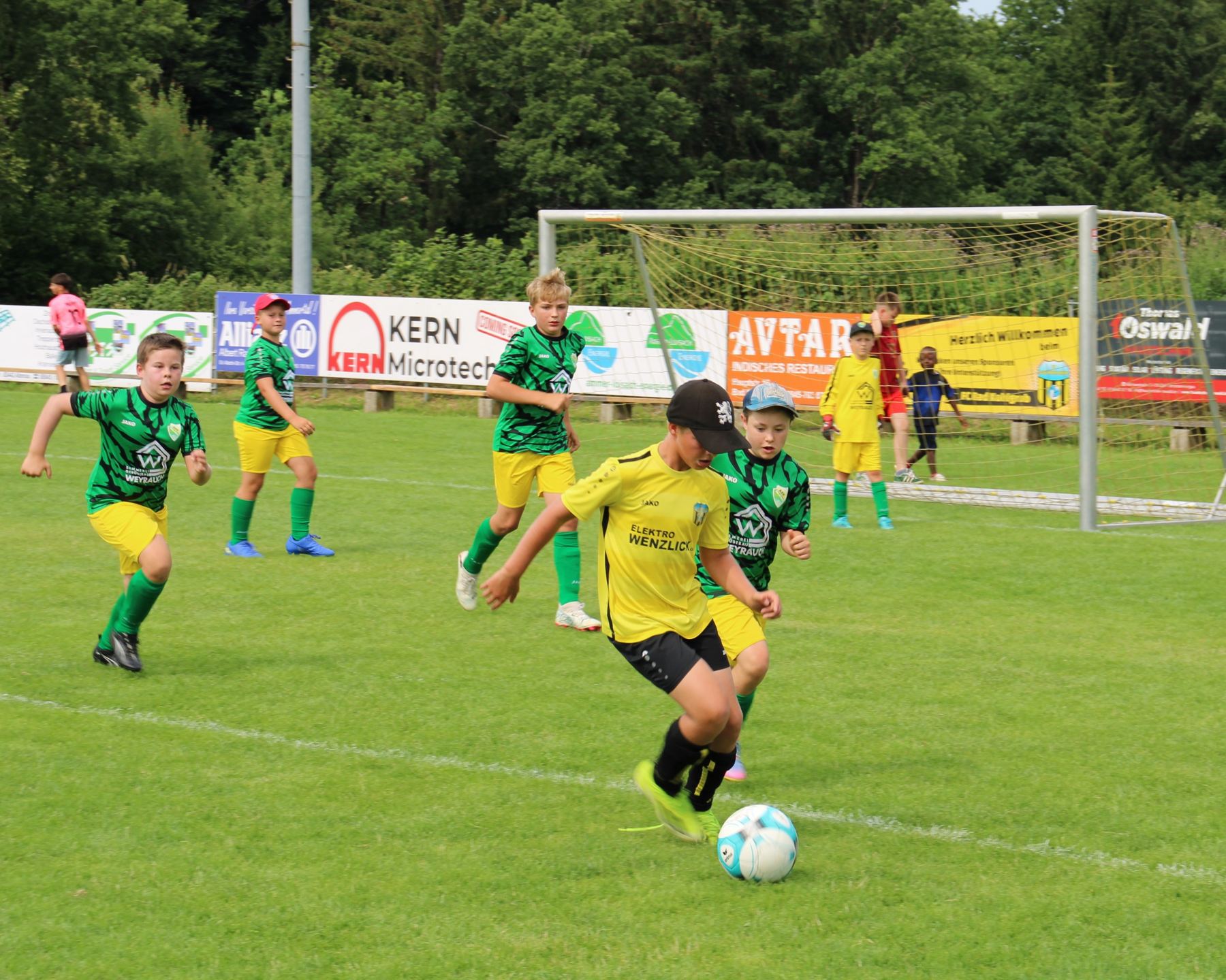 Jugendspieler des FC Bad Kohlgrub am Ball